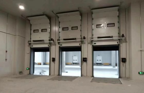 Industrielle Garage Stahl isolierte Sektionaltore 380V automatisch ferngesteuert