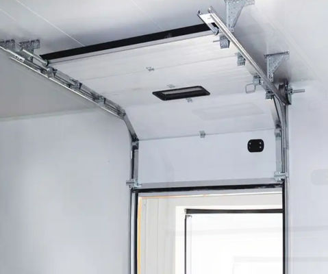 Windfestes, weißes Schaum gefülltes Abschnittsschloss Automatisch/manuell betrieben Sicherheitskante Fotozelle übergeordneter Abschnittsschloss Garage