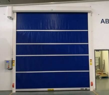Hochgeschwindigkeitsschnelle Rolltor-lassen Stahlautomatisierungs-Fensterladen-Motor pVCs blaue Farbe laufen